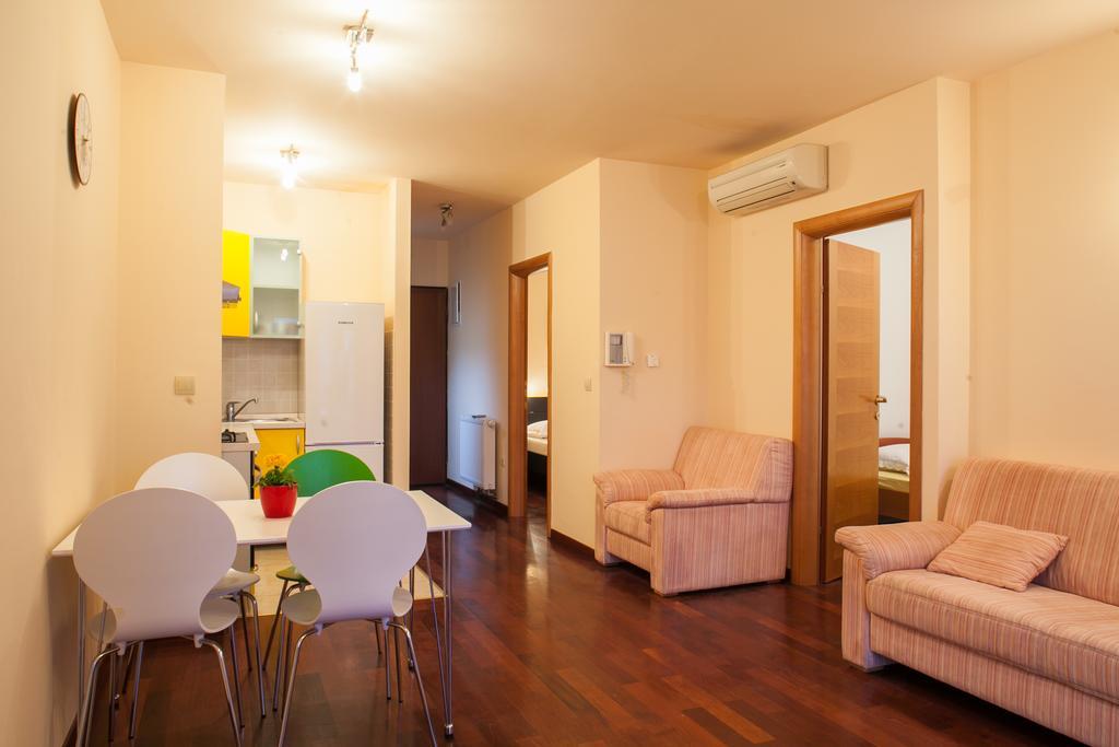 Apartments Tino Makarska Oda fotoğraf