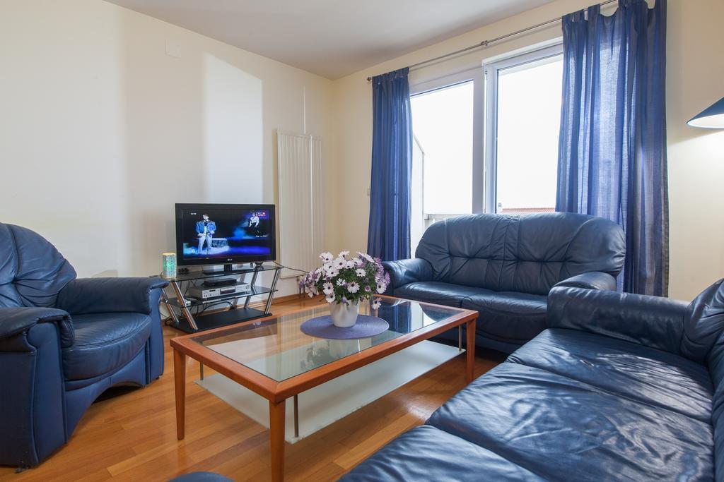 Apartments Tino Makarska Oda fotoğraf