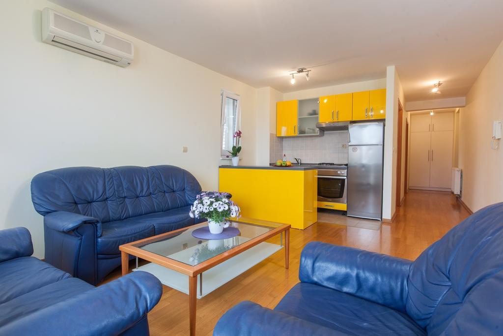 Apartments Tino Makarska Oda fotoğraf